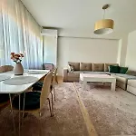 Modern & Comfort Retreat In *