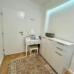 Modern & Comfort Retreat In Apartman