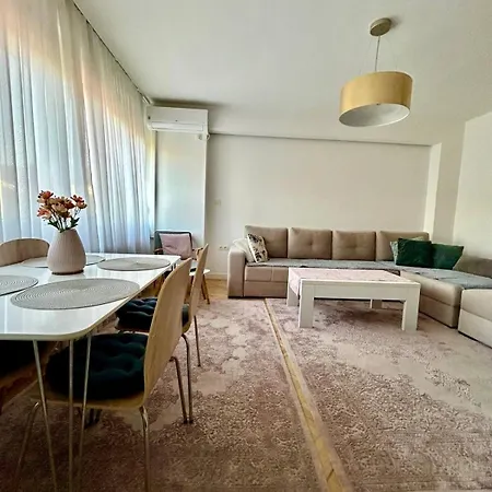 Modern & Comfort Retreat In *